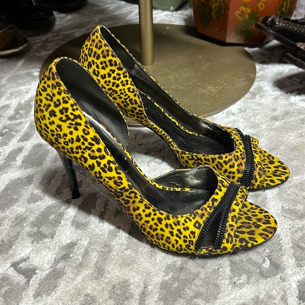 Carlos Santana yellow leopard heels with zipper
